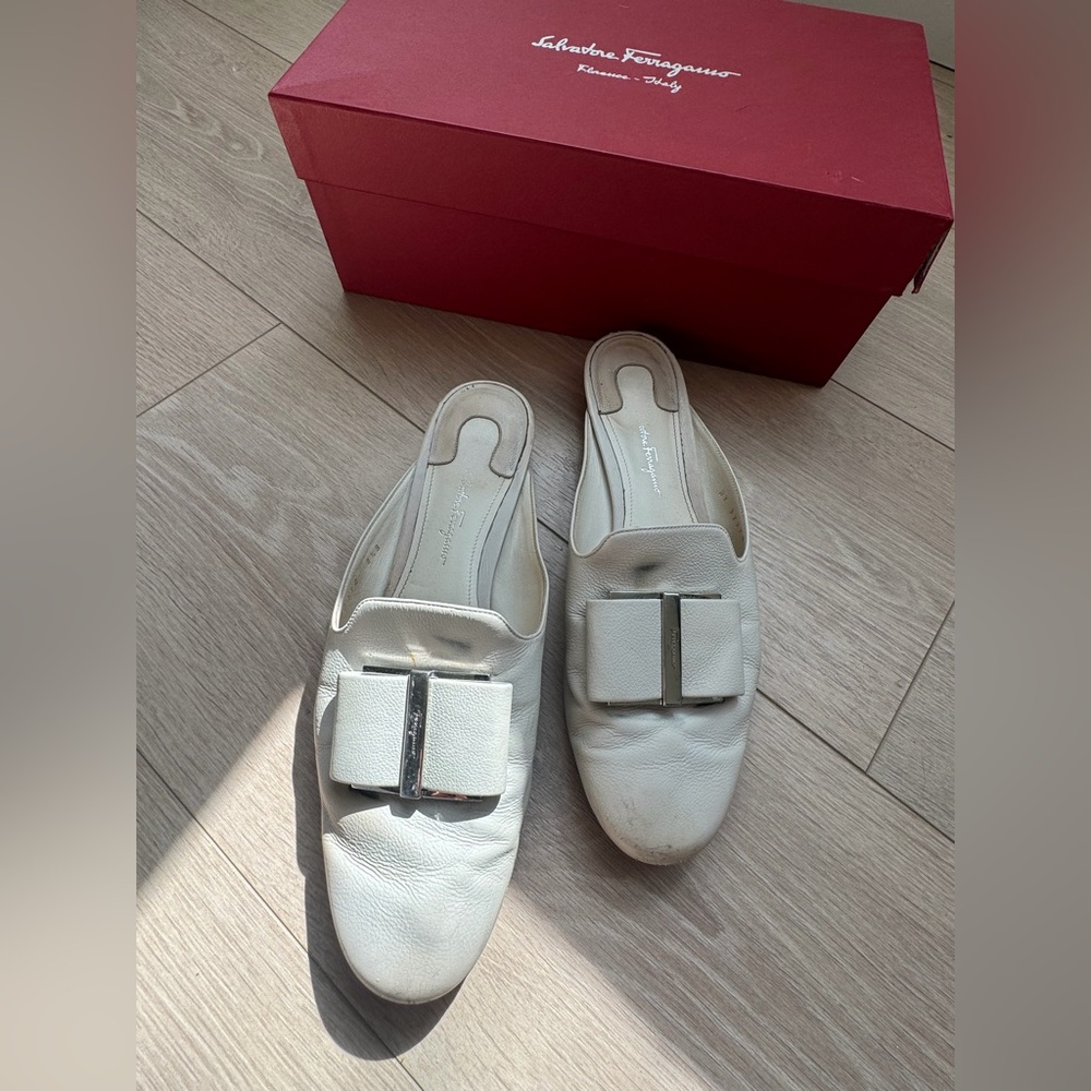 SALVATORE FERRAGAMO Sciacca Calf Leather New Bianca Mules 38.5 PRELOVED